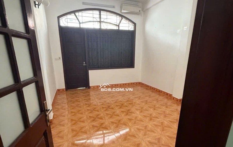 BẤT CHẤP MÔ HÌNH - LẠC LONG QUÂN – GẦN HỒ TÂY – CÁCH HỒ ~30M VỊ TRÍ ĐẸP – KD TỐT – DÂN TRÍ CAO